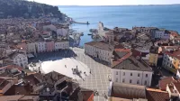 Piranske temne ulice meščanom niso všeč in od uprave zahtevajo, 
naj jih osvetli. 