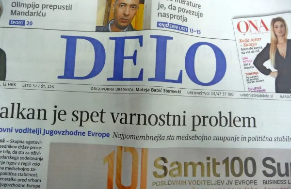 Poslovodstvo družbe Delo je reprezentativnima sindikatoma v 
družbi in predsednici sveta delavcev v posvetovanje predložilo 
predlog programa za razreševanje presežnih delavcev.