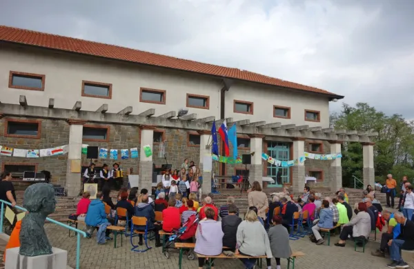 Deset let Gregorčičeve poti