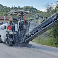 &Scaron;e zadnji kilometer makadama v Dragonji