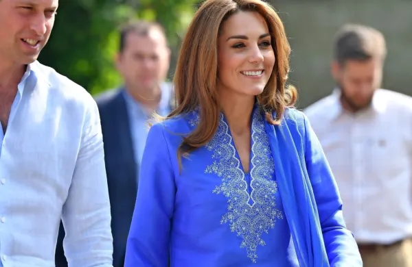 

William in Kate  sta prva člana britanske kraljeve družine na obisku 
v Pakistanu po letu 2006 - tedaj je Pakistan skupaj s soprogo 
Camillo obiskal princ Charles.