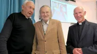 Prvo predstavitev spominskega zbornika o msgr. Janezu Zupetu 
so pospremili tudi koprski škof dr. Jurij Bizjak, Zupetov brat, slikar 
Krištof Zupet in urednik zbornika dr. Anton Štrukelj. 