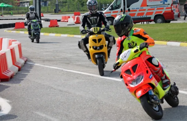 Obiskovalci dobrodelnega  motorshowa si bodo lahko ogledali 
vozila in voznike iz različnih panog avto in moto športa. Fotografija 
je simbolična.