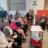 Rozalija Brozič je stoletnico proslavila tako, kot si je zaželela: veselo in v veliki družbi.
