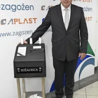 Direktor podjetja Zagožen Branko Potočnik ob sožalnici