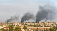  Dim nad kurdskim mestom Ras al-Ain v Siriji, streljaj od turške 
meje. 