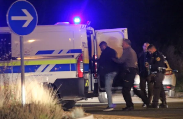 Voznika so policisti z  marico   odpeljali na kozinsko policijsko postajo.
