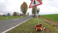 Na kraju sobotne tragedije so včeraj gorele sveče.