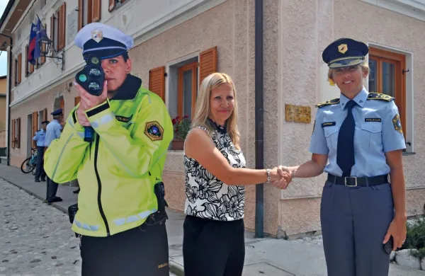 Policijske silhuete, ki so jih avgusta postavili v Posočju za 
povečanje prometne varnosti, so kršitve omejitev hitrosti zmanjšale tudi za več kot 80 odstotkov.