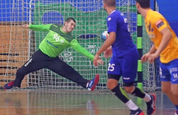 Izolski vratar Jasmih Husić je v Škofji Loki zbral šest obramb, 
veliko večino v drugem polčasu