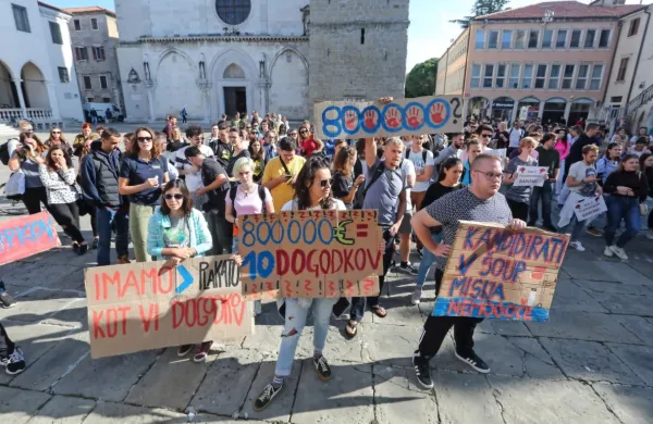 &Scaron;tudenti so se postavili zase