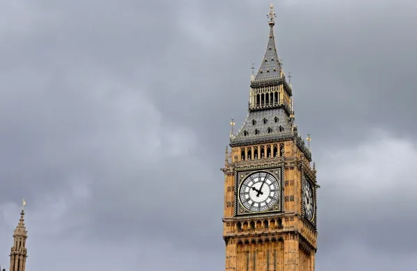 Johnson grozi z umikom zakona o brexitu