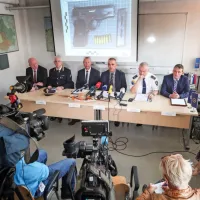 Na včerajšnji novinarski konferenci so sodelovali predstavniki  policij več držav in predstavnik Europola.