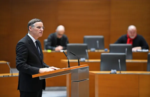 DZ sprejel spremembe &scaron;tirih davčnih zakonov