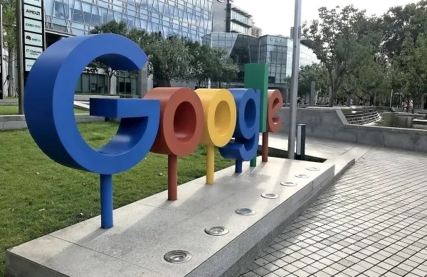 V Googlovem laboratoriju v Santa Barbari naj bi izjemno kompleksen matematični izračun s pomočjo kvantnega računalnika 
dokončali v treh minutah in 20 sekundah, česar  najzmogljivejši 
sodobni superračunalniki ne bi zmogli v manj kot 10.000 letih. 
(Fotografija je simbolična)