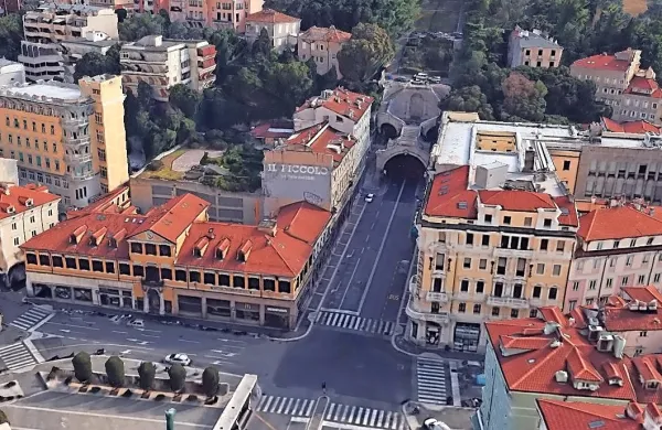 Stanovalci Goldonijevega trga in okolice so zaskrbljeni zaradi 
naraščajočega nasilja na tem območju.