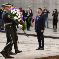 &Scaron;arec položil venec k spominski plo&scaron;či žrtvam v Rižarni