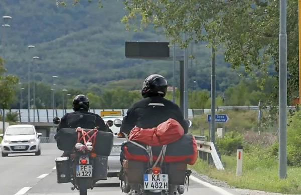 Motoriste svarijo pred jesenskimi  slabšimi razmerami  na cestah.