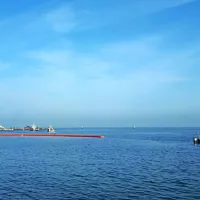 V Izoli vaja či&scaron;čenja oljnega madeža na morju