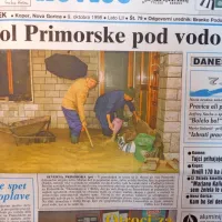 Močno deževje je  oktobra leta 1998 poplavilo pol Primorske. Največ škode je bilo na Tolminskem, Kobariškem in v Brdih.
