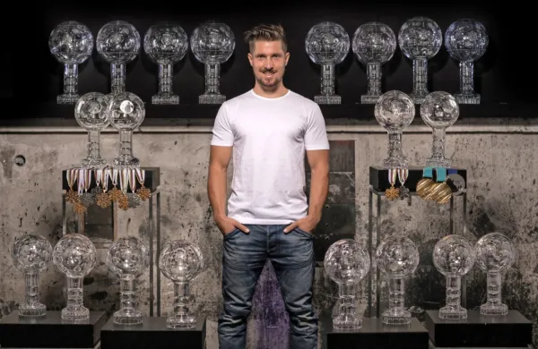 Septembra je slovo naznanil nesporni prvi alpski smučar zadnjega 
desetletja Marcel Hirscher, obkrožen z  osvojenimi lovorikami.