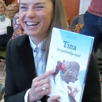 Medvedja moč Tine Maze tudi v predstavi