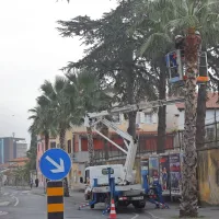 V Kopru so začeli name&scaron;čati novoletne okraske