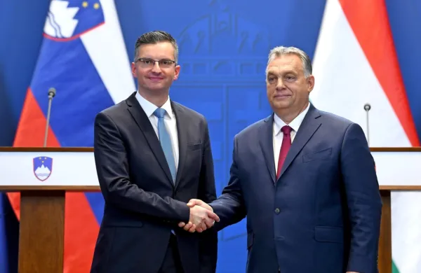 Slovenski premier Marjan Šarec in njegov madžarski kolega Viktor 
Orban
