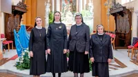 Martina Štemberger (na fotografiji druga z leve)  je večne zaobljube 
izrekla v domači cerkvi.