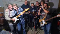 Zmelkoow in gostje na vajah pred koncertom (z leve):  Drago Favento, Maurizio Ratoša, Damjan Barut, 
Boris Furlan - Primitivc, Andrea F, Gorazd Sedmak - Goga in Žare Pavletič 