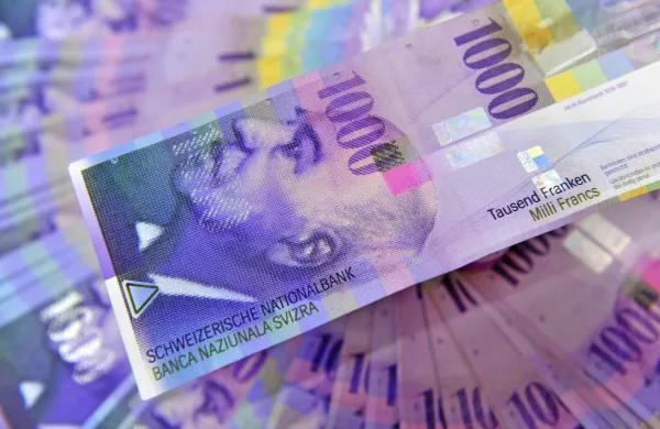 Finančno ministrstvo pozvalo k re&scaron;itvi problematike posojil v frankih