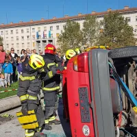 Otroci so bili neustra&scaron;ni gasilci za en dan