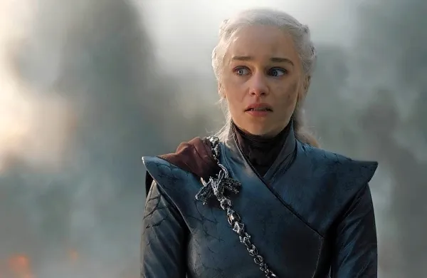Serija Zmajeva hiša bo spremljala rodbino Targaryen 300 let pred 
dogodki, zabeleženimi v seriji Igra prestolov.