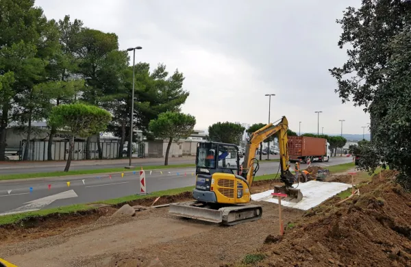 Začeli so graditi kolesarsko stezo in pe&scaron;pot