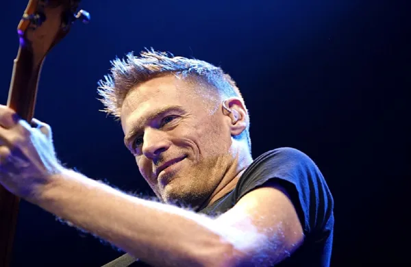 Kanadski glasbenik Bryan Adams danes praznuje 60. rojstni dan.