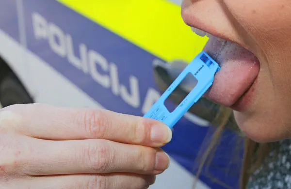V Renčah so policisti 31-letnemu vozniku odredili hitri test za 
odkrivanje vožnje pod vplivom prepovedanih drog.