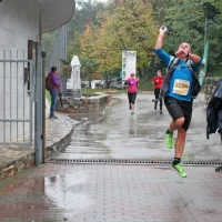 Za večino tekačev je    v slabem vremenu zmago predstavljal  že 
prihod v cilj.