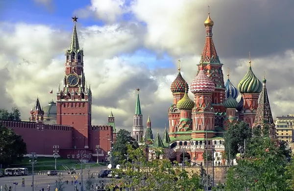 Ruski predsednik Vladimir Putin načrtuje oblikovanje ruske 
alternative spletni enciklopediji Wikipedija.  Kremelj namerava za 
projekt do leta 2022 nameniti 1,7 milijarde rubljev (24 milijonov 
evrov).  