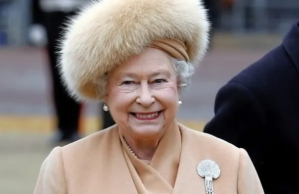 Kraljica Elizabeta II. ne bo več nosila krzna.