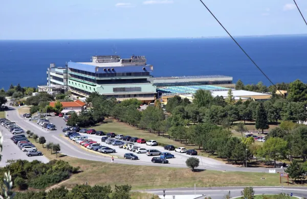 Splošna bolnišnica Izola (SBI) je v postopku razpisa za strokovnega 
direktorja zavoda, ki ga je objavila 4. oktobra, prejela prijavo 
enega kandidata.