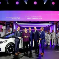 Slovesnosti v Zwickau se je udeležila tudi nemška kanclerka 
Angela Merkel, kar je pomenilo posebno čast za Volkswagen.