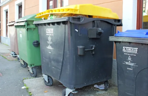 Po desetih letih bodo položnice za ravnanje z odpadki višje tudi  v 
postojnski občini. 