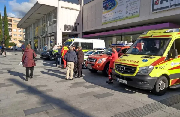 Včeraj so na Bevkovem trgu v preventivni akciji ozaveščali o 
nevarnostih alkohola, predvsem za volanom. 