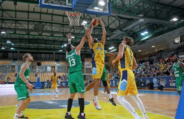 Z zavzeto igro vse do konca so gostje očitno želeli sporočiti, da 
želijo Ljubljani povrniti naziv slovenske košarkarske prestolnice. 