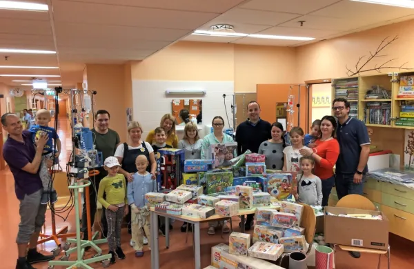 Z zbranim denarjem so nakupili igrače, material za ustvarjanje in 
številne druge potrebščine za ustvarjanje.