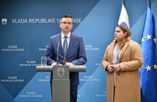 Predsednik vlade Marjan Šarec in predsednica Mladinskega sveta 
Slovenije Anja Fortuna