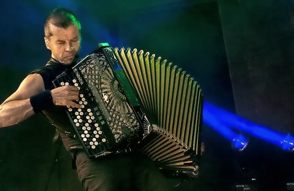 Avantgardni finski umetnik   Kimmo Pohjonen bo v Kulturnem domu Nova Gorica nastopil v petek. 