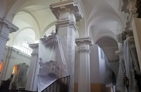 Cerkev kot gradbi&scaron;če za prihod novih orgel