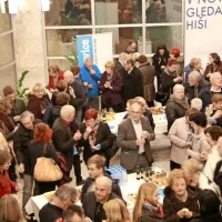 Bralci Primorskih novic so s časopisom slavili v gledali&scaron;ču