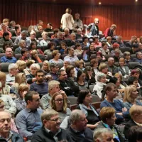 Bralci Primorskih novic so s časopisom slavili v gledali&scaron;ču